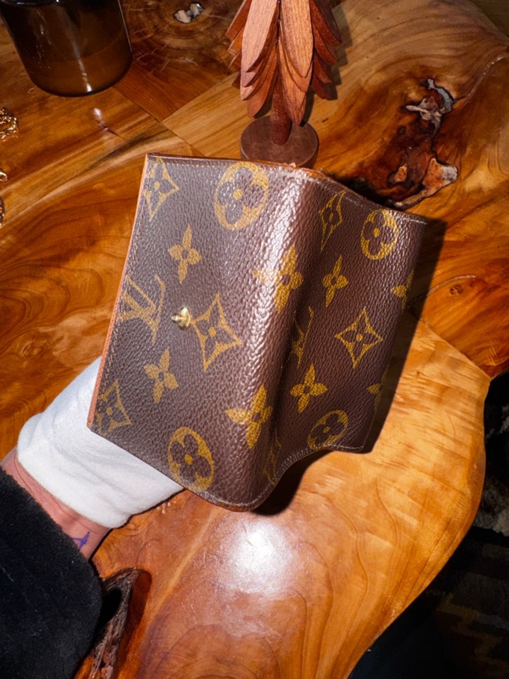 Louis Vuitton Monogram Porte
Monnaie Plat Coin Purse Wallet
Brown/ - Picture 9 of 14